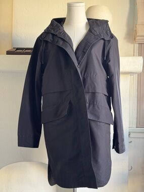 Everlane ReNew Black Raincoat Hooded Minimalist Jacket XS